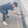 Thanh niên hú hồn khi trổ tài bắt rắn