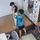 Hai cậu con trai cẩn thận chuẩn bị 'áo giáp' khi nghe tin mẹ sắp đi họp phụ huynh về
