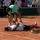Sao trẻ Roland Garros 'gục ngã' vì nắng nóng khắc nghiệt