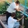 Chàng trai phì cười trước pha xuống thuyền khó đỡ của bạn gái