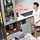 Cách xử lý đáng yêu của con trai khi làm vỡ chai nước mắm khiến ai cũng bật cười