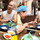 Hai vợ chồng U50 chơi bún thun 'đếm tiền' siêu hài hước