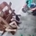 Hai thanh niên ngã chổng vó vì ngồi bàn liền ghế sai cách