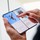 Người thuận thay trái 'dỗi' iPhone Duo?