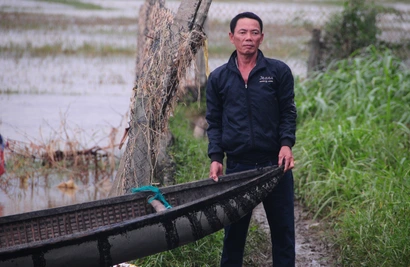 Villagers use duck-herding boats to save dozens from raging floodwaters in south-central Vietnam