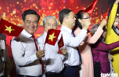 Ho Chi Minh City district honors over 300 individuals for contributions to post-war recovery