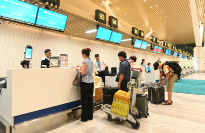 First flight takes off from new terminal at Ho Chi Minh City’s Tan Son Nhat Airport