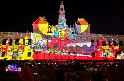 Ho Chi Minh City begins national reunification celebrations with dazzling 3D mapping light show