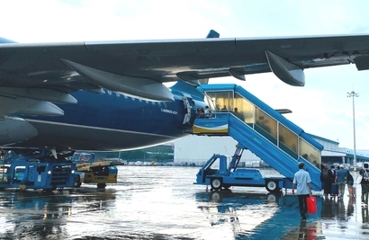 Flights disrupted, boat sinks as storm Wutip batters central Vietnam