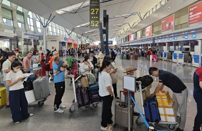 Ho Chi Minh City airport sets 10-year passenger record on 4th day of Tet