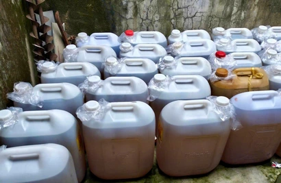 Crowds stockpile fuel in Vietnam’s Dak Lak ahead of price hike