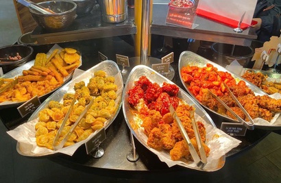 Hanoi fines youth-favorite eateries Dookki, Laboong, Com Tho Bach Khoa over food safety violations