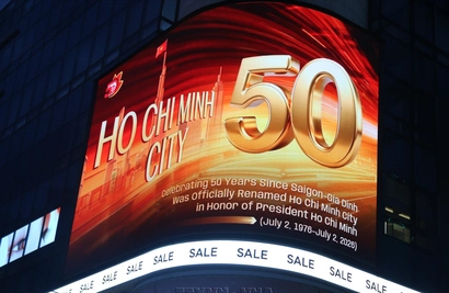 Ho Chi Minh City anniversary images displayed on giant screens in central Seoul