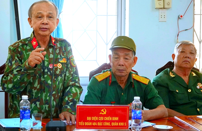 In central Vietnam, elderly war veterans return to former battlefield in search of fallen comrades