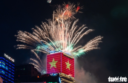 Fireworks, 3D projection light up Ho Chi Minh City in 50th anniversary celebrations