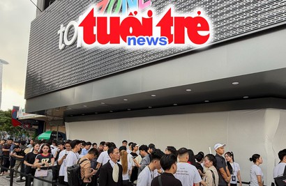 Vietnam Spotlight Podcast: iPhone 18 launch draws crowds in Vietnam, Vietnam's stock market upgrade celebrated at NYSE