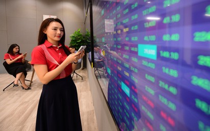 VN-Index thăng hoa hơn 22 điểm dù chứng khoán châu Á đỏ lửa