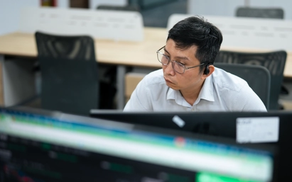 Vốn hóa lớn trước áp lực đại chúng: Tạo nên 'vàng' hay làm hình thức?