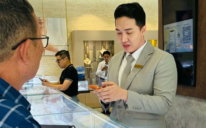 Khách bán kim cương chiều nay được PNJ hẹn trả chậm trong 120 ngày