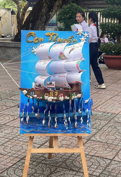 Teen THCS Phước Thắng gây sốt với báo tường con thuyền mừng 20-11