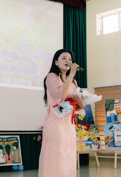 Teen Trường THPT Nguyễn Chí Thanh ứng dụng AI trong tiết học liên môn đặc biệt