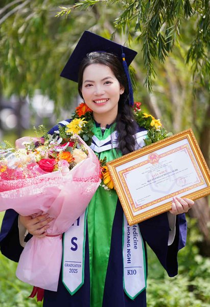 Thủ khoa Trường đại học Khoa học Sức khỏe: Chỉ cần bền bỉ mỗi ngày, thành quả sẽ đến