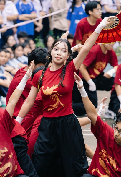 Trường THPT Nguyễn Hữu Huân bùng nổ với hội thi flashmob giờ ra chơi