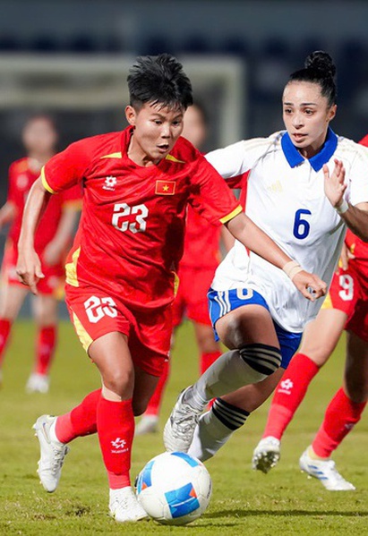 Bị tước bàn thắng hợp lệ, tuyển nữ Việt Nam thua Philippines trên chấm đá luân lưu