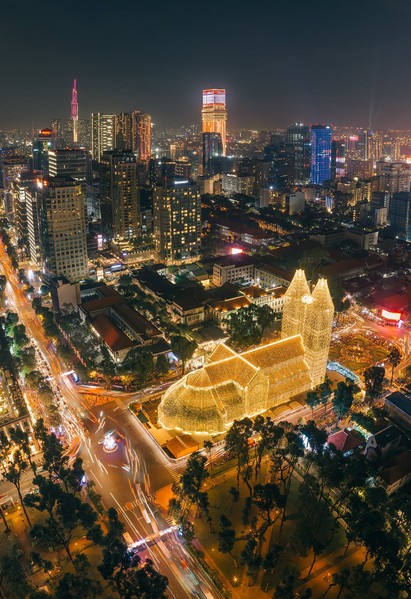 Bí quyết chụp ảnh Giáng sinh đẹp tại Nhà thờ Đức Bà