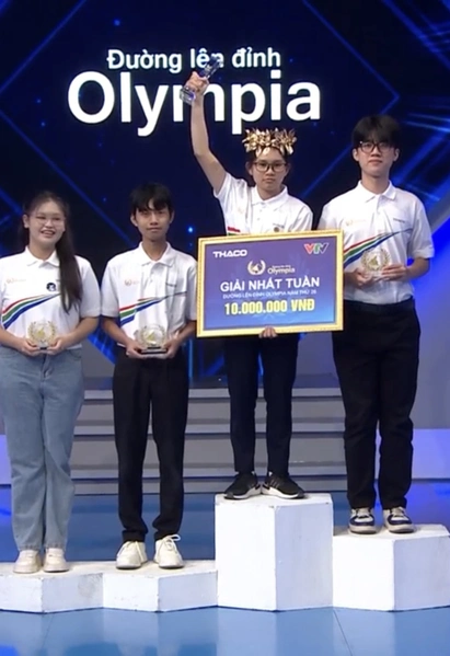 Nữ sinh Quảng Trị ghi dấu ấn khi giành chiến thắng tại Đường lên đỉnh Olympia