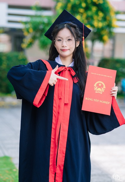 Thí sinh đạt 9,5 điểm môn văn lớp 10 TP.HCM viết kín 9 trang giấy thi