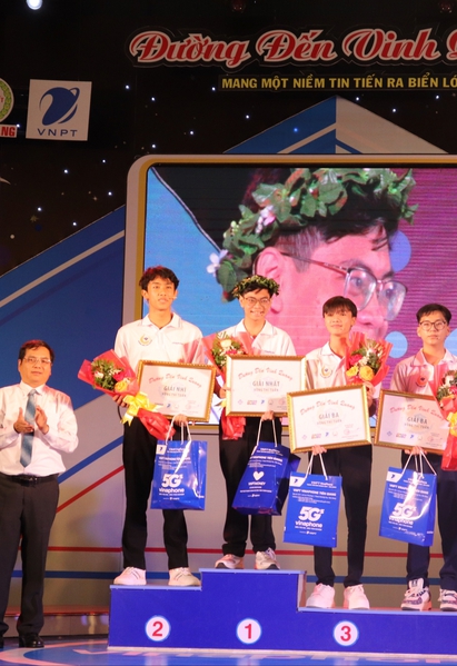 Quán quân Đường đến vinh quang gọi tên Trường THPT chuyên Tiền Giang