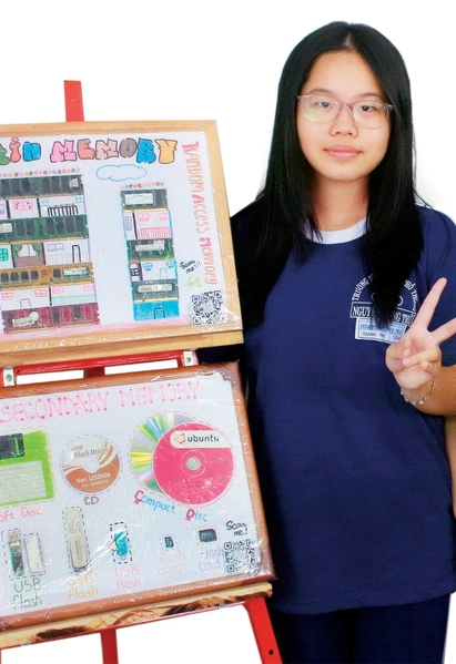 Học trò Trường THPT Nguyễn Công Trứ làm tranh nghệ thuật từ vi mạch điện tử