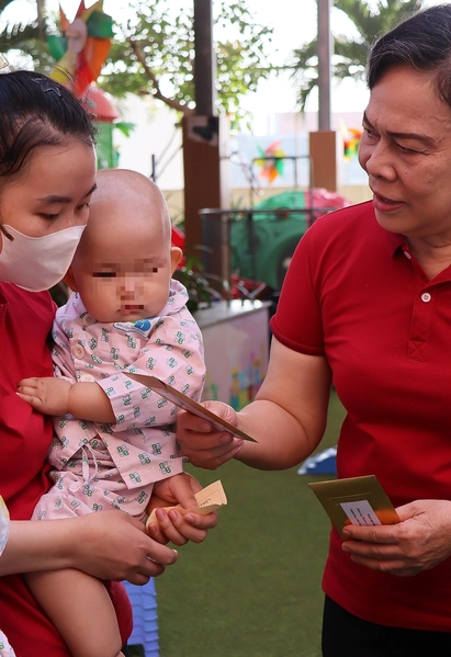 Mùa Tết ấm áp của các 'chiến binh nhí' tại bệnh viện Ung bướu TP.HCM