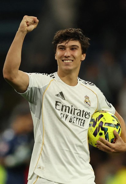 Ngôi sao trẻ lập hat-trick, Real Madrid thắng đậm Betis