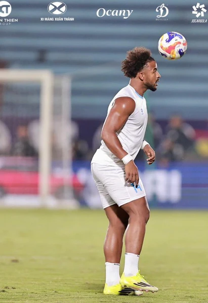 Xuân Son đá hỏng phạt đền, Thép Xanh Nam Định hòa Thanh Hóa tại V-League 1