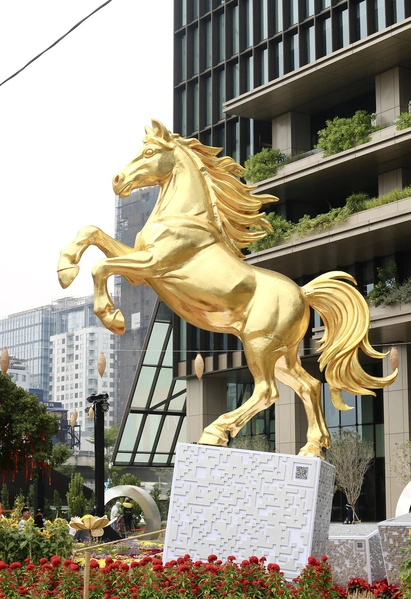 Lộ diện linh vật ngựa vàng, ngựa bạc tại vườn hoa ga Ba Son