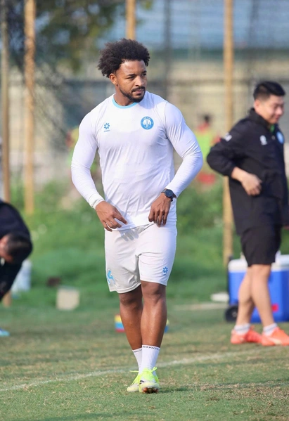 Hòa Johor Darul Ta'zim, Thép Xanh Nam Định xếp đầu bảng B