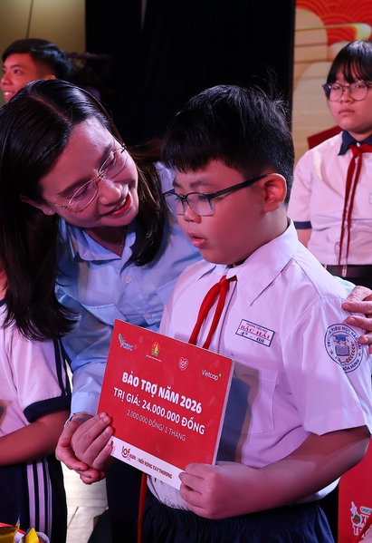 Xuân sẻ chia - Tết yêu thương: Trao hơn 6,8 tỷ đồng bảo trợ cho thiếu nhi mồ côi cha mẹ do COVID-19 tại TP.HCM