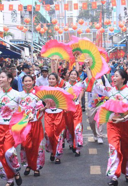 Xem diễu hành lễ hội Nguyên tiêu ở đâu tại TP.HCM?