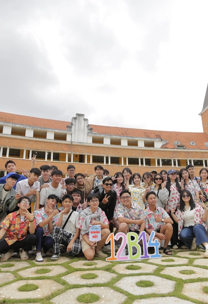 Teen Trường THPT Dương Văn Dương gây bão với video dã ngoại triệu view