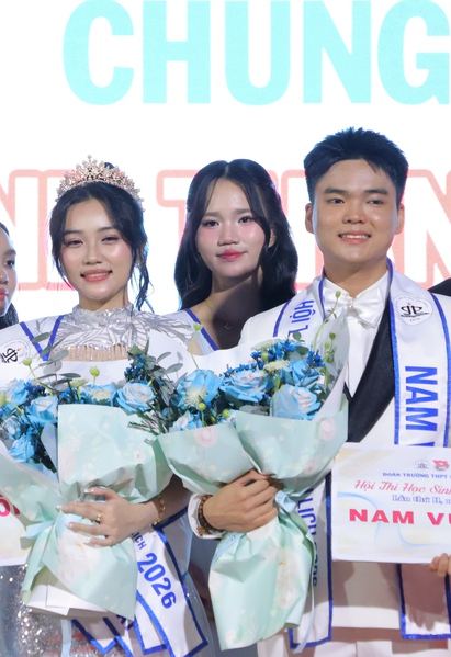 Lớp 12A11 lập 'cú đúp' tại Hội thi Học sinh thanh lịch Trường THPT Phan Đăng Lưu