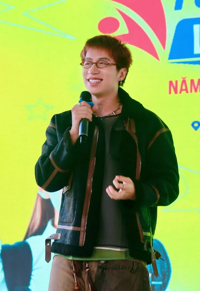 Bùi Duy Ngọc thổi bùng sức nóng Ngày hội Tự tin vào lớp 10