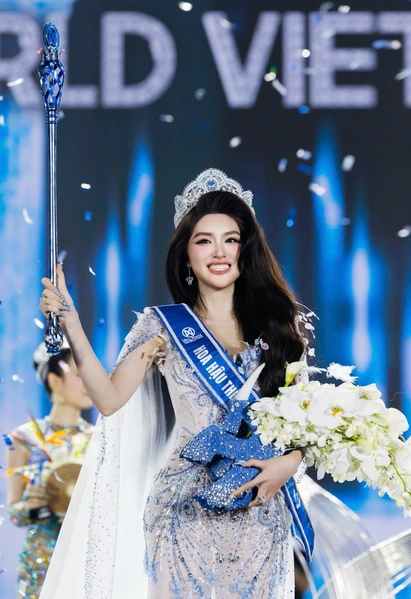 Người đẹp Hà Nội Phan Phương Oanh đăng quang Miss World Vietnam 2025