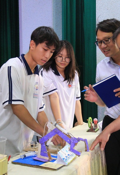 Học hết sức, chơi hết mình cùng học trò Trường THPT Đinh Tiên Hoàng