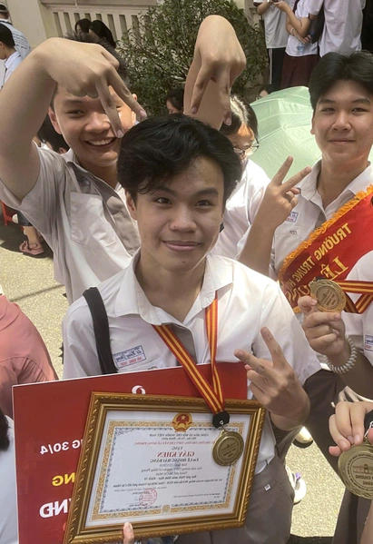 1 tháng ôn luyện của thủ khoa môn sinh học lớp 10 Kỳ thi Olympic truyền thống 30-4