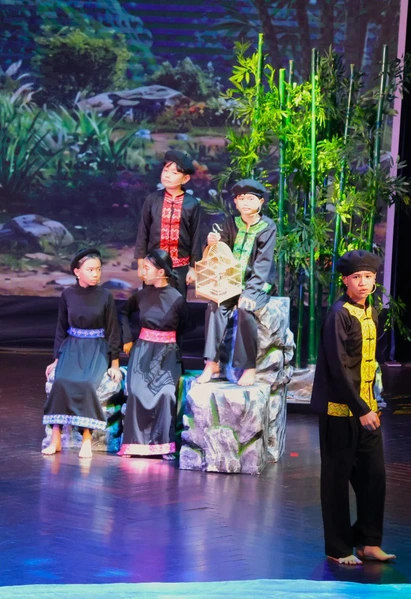 Huyền thoại tuổi thiếu niên: Lần đầu tái hiện hình ảnh 5 đội viên đầu tiên qua nhạc kịch