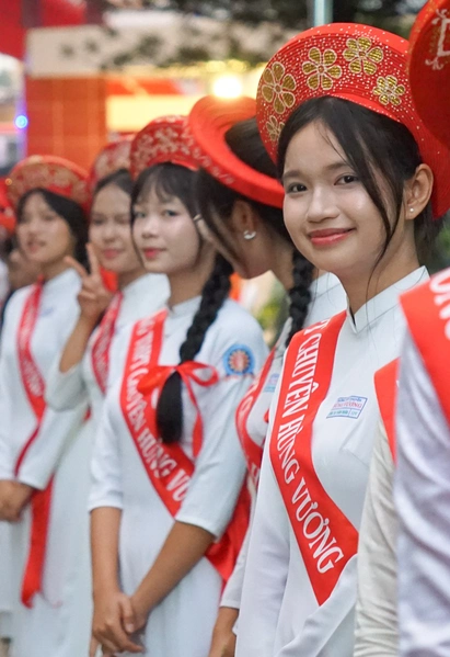 Ba thập kỷ đầy tự hào của thầy và trò Trường THPT chuyên Hùng Vương