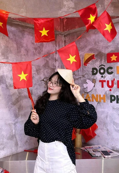 3 quán cà phê rực rỡ sắc cờ mừng lễ 30-4 tại TP.HCM