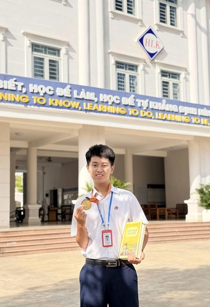 Từng ‘lỡ hẹn’, nam sinh Tây Ninh trở thành thủ khoa môn lịch sử khối 11 Kỳ thi Olympic truyền thống 30-4